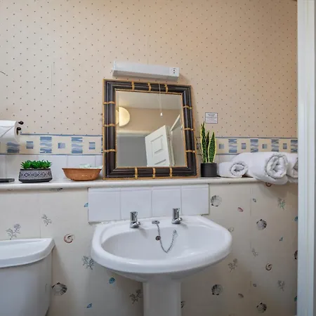 Serenity Guest House Скарборо Экстерьер фото