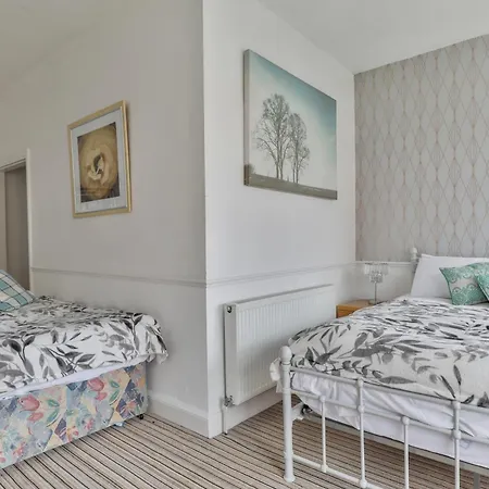 Serenity Guest House Скарборо Экстерьер фото