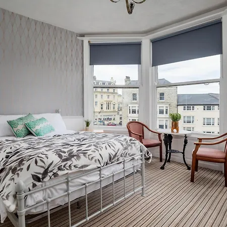 Serenity Guest House Скарборо Экстерьер фото